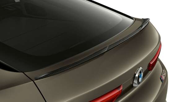 M Carbon hækspoiler. BMW X6 med nærbillede af M Carbon hækspoileren.
