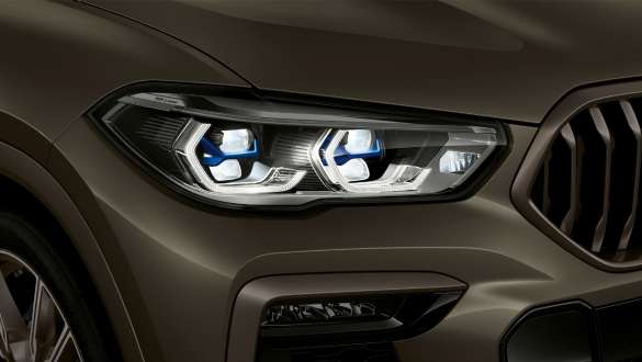 BMW laserlys. Nærbillede af BMW X6 med fokus på laserlyset.