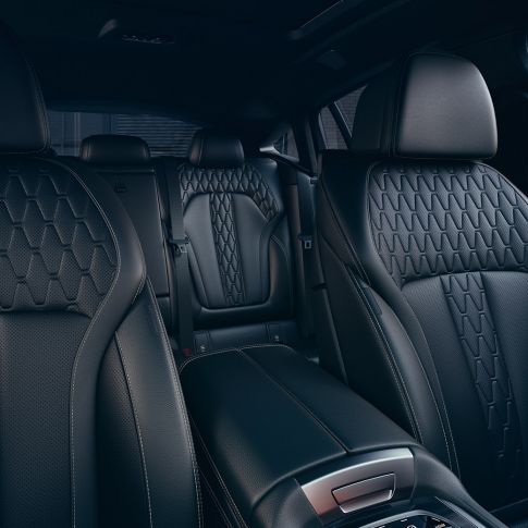 BMW X6 indtræk. BMW X6 interiør med fokus på indtrækket.