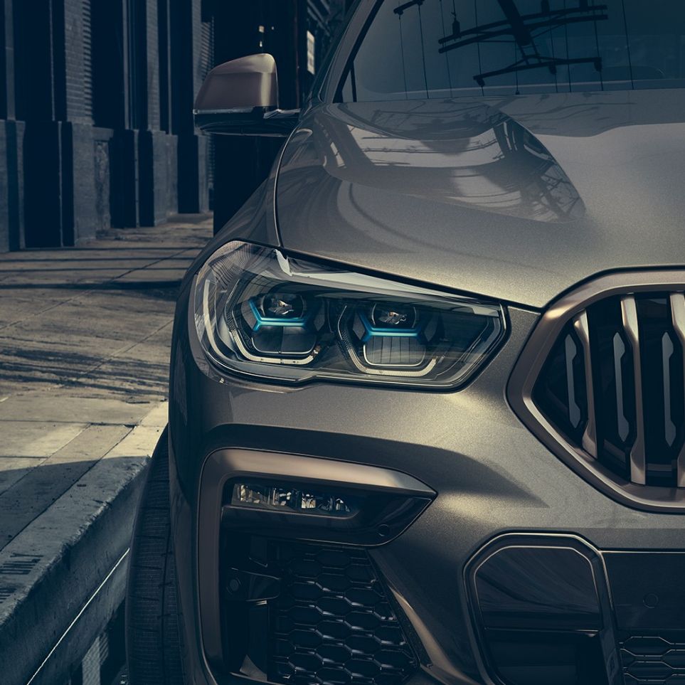 BMW laserlys. Nærbillede af BMW X6 med fokus på laserlyset.