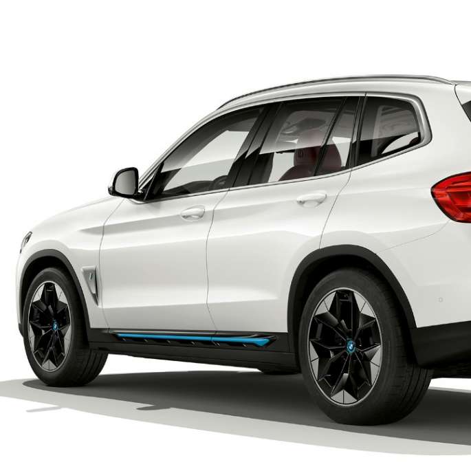 BMW iX3 G08 model „Impressive“ set bagfra let drejet BMW iX3 G08 2020 model „Impressive“ Mineral White metallic set bagfra let drejet