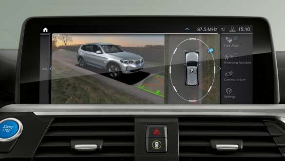 Parking Assistant Plus BMW iX3 G08 Parking Assistant Plus BMW iX3 G08 2020 kontroldisplay kabine