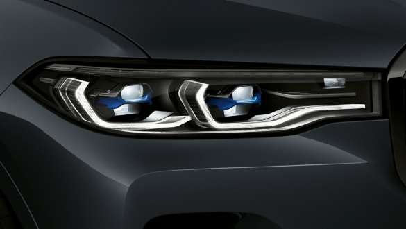 BMW-laserlys Nærbillede af BMW X7's front med fokus på BMW-laserlys