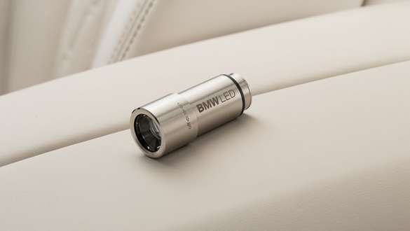 BMW LED-ficklampa, laddbar. BMW LED-ficklampa, laddbar.