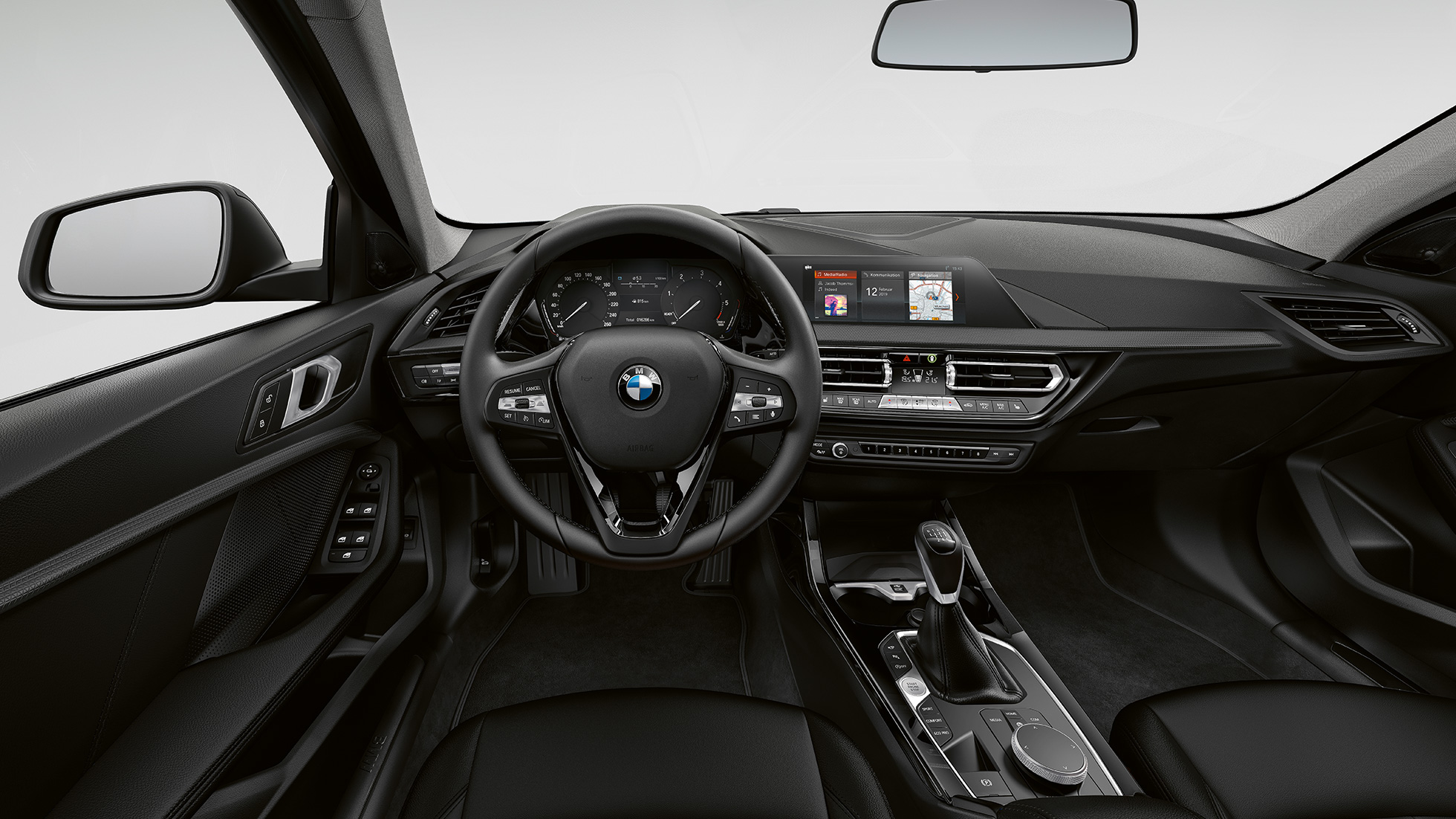 Læderrat. BMW 1-serie model Advantage, cockpit med læderrat.