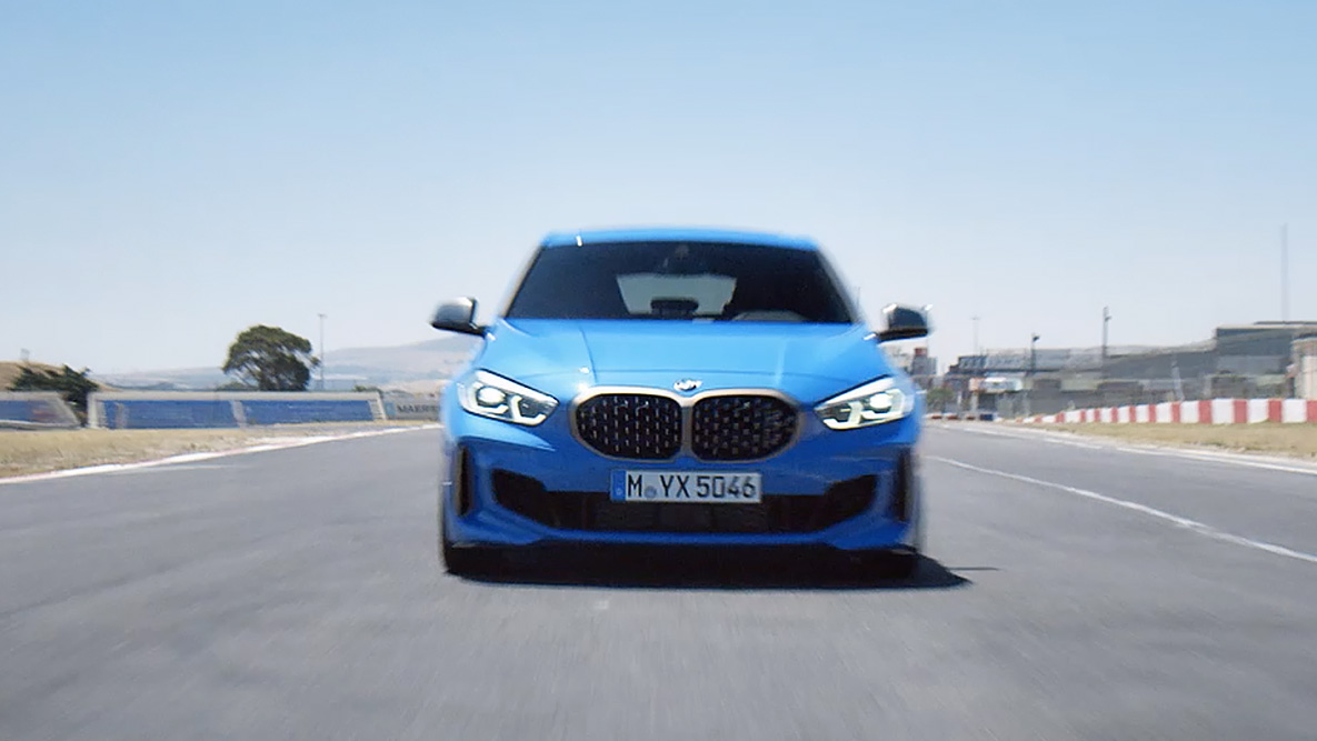 Traktion og kørestabilitet. BMW 1-serie med høj traktion og kørselsstabilitet.