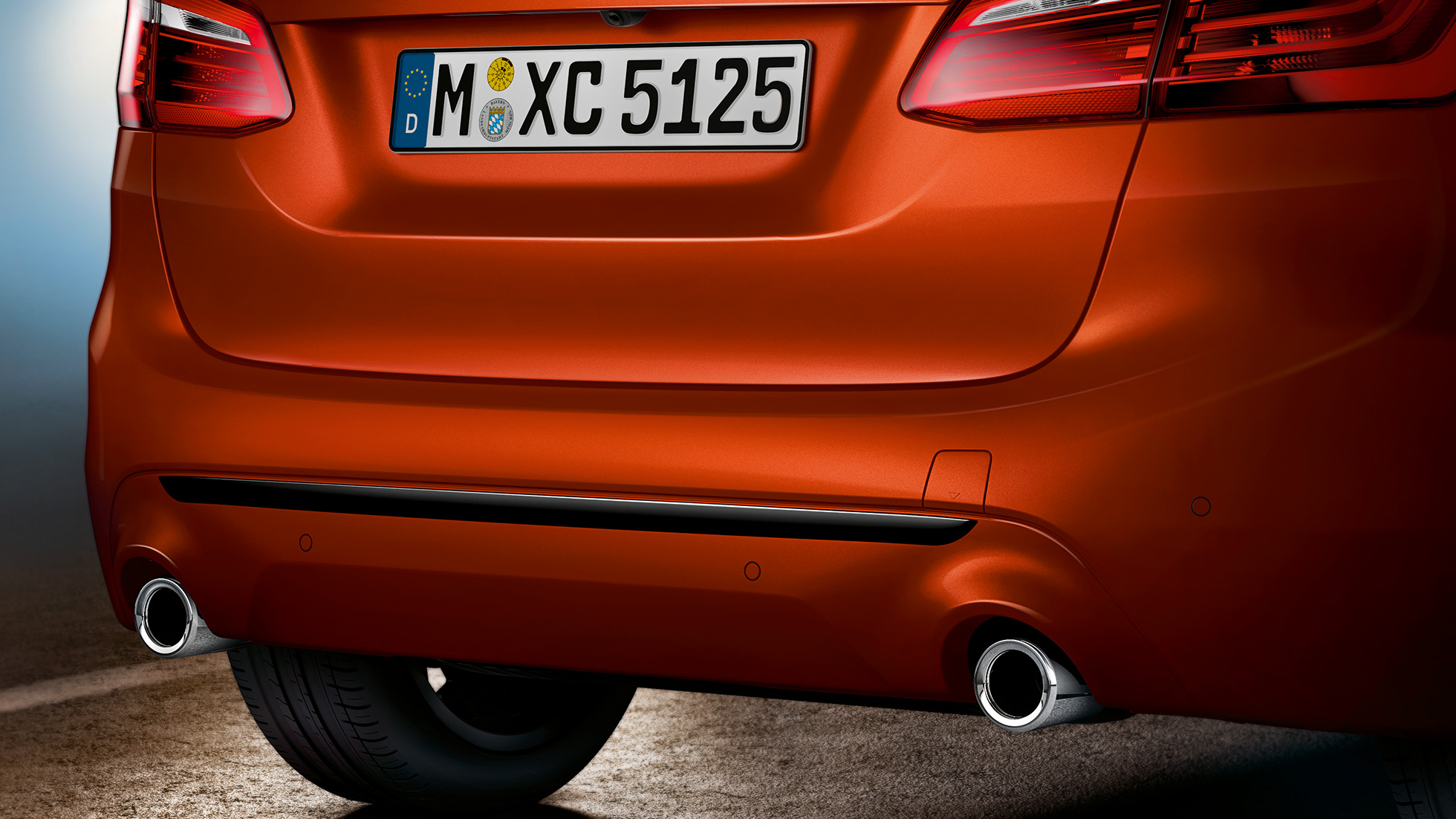 Hækparti BMW 2-serie Active Tourer Hækparti BMW 2-serie Active Tourer 220i F45 Facelift 2018 Sunset Orange Metallic nærbillede af hækparti
