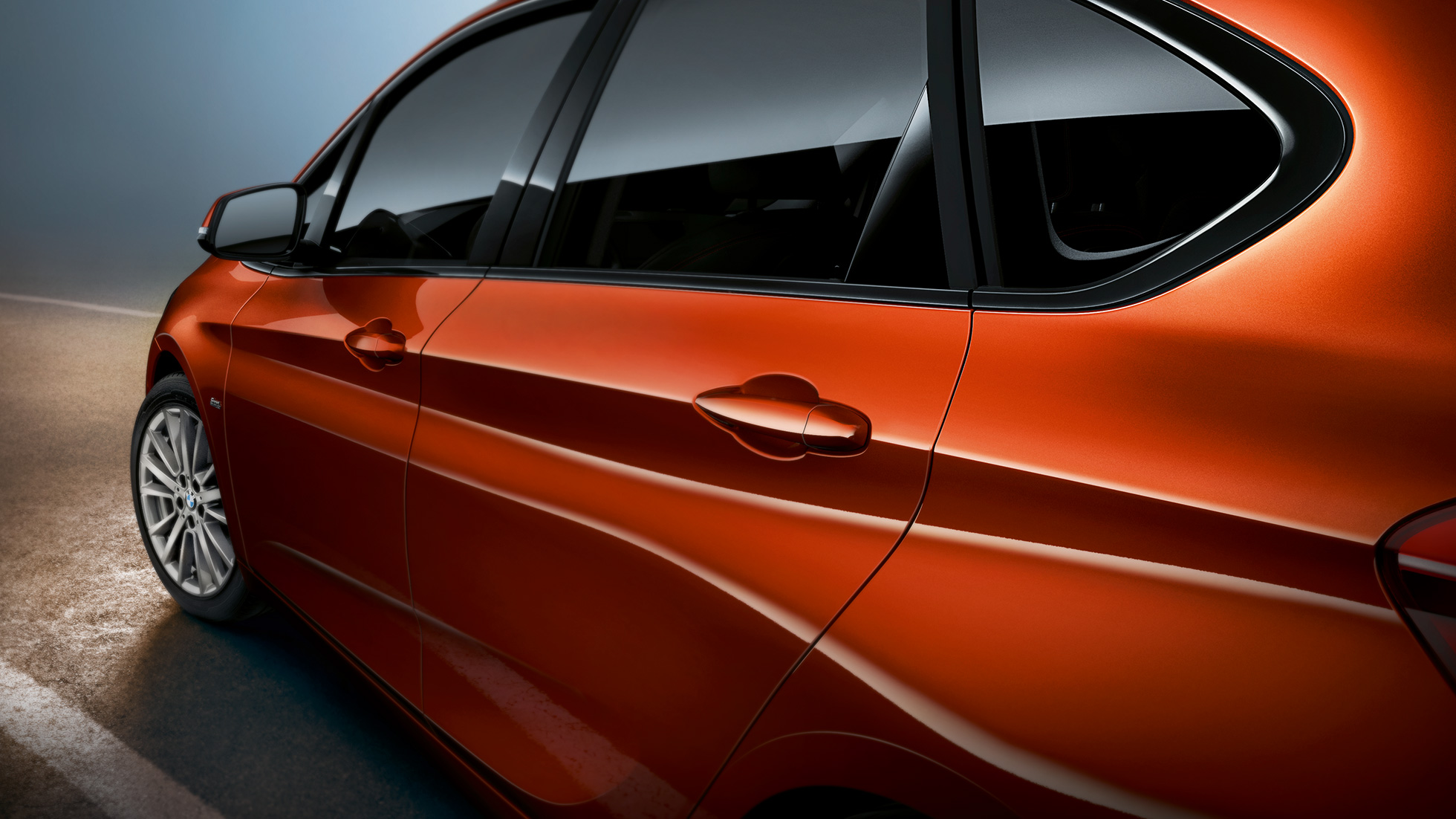 Nærbillede af siden BMW 2-serie Active Tourer BMW 2-serie Active Tourer F45 Facelift 2018 Sunset Orange metallic nærbillede af siden