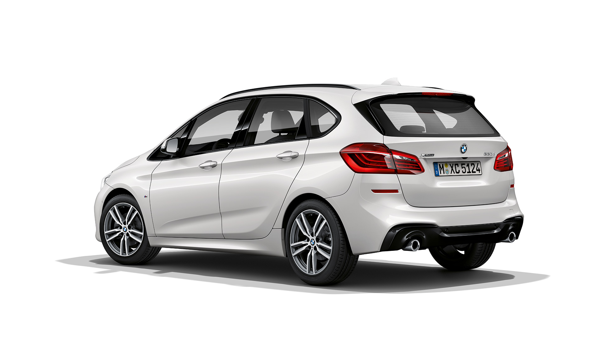 BMW 2-serie Active Tourer M Sport set bagfra let drejet BMW 2-serie Active Tourer i hvid 220d xDrive M Sport F45 2018 Mineral White Metallic set bagfra let drejet