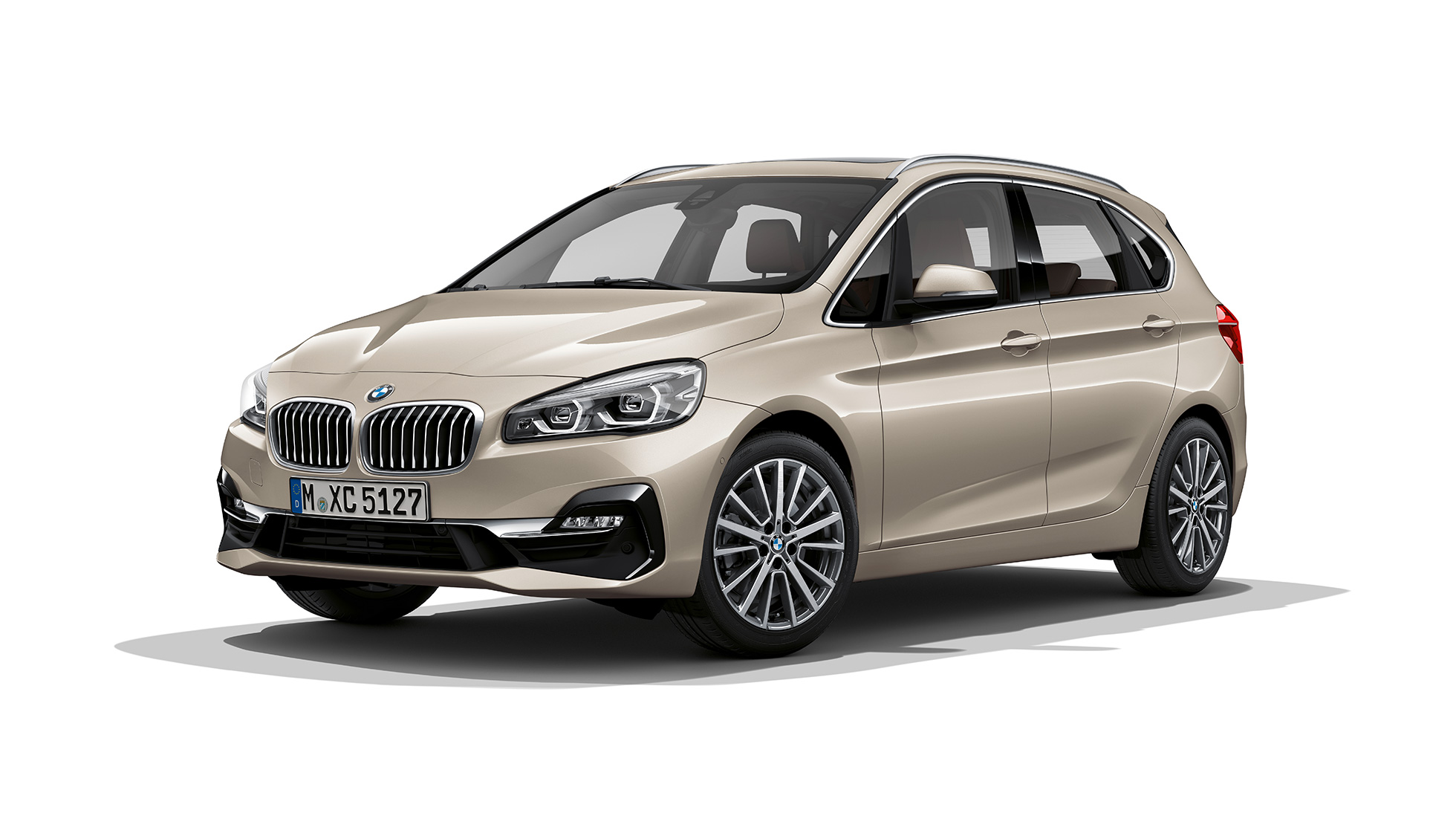 BMW 2-serie Active Tourer Luxury Line set forfra let drejet BMW 2-serie Active Tourer Luxury Line 225i xDrive F45 2018 Jucaro Beige Metallic set forfra let drejet