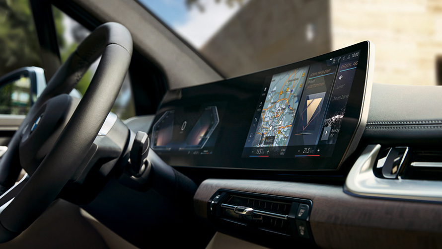 BMW 2-serie Active Tourer U06 2021 BMW iDrive BMW 2-serie Active Tourer U06 2021 BMW iDrive betjeningskoncept BMW Operating System 8 nærbillede BMW Curved Display