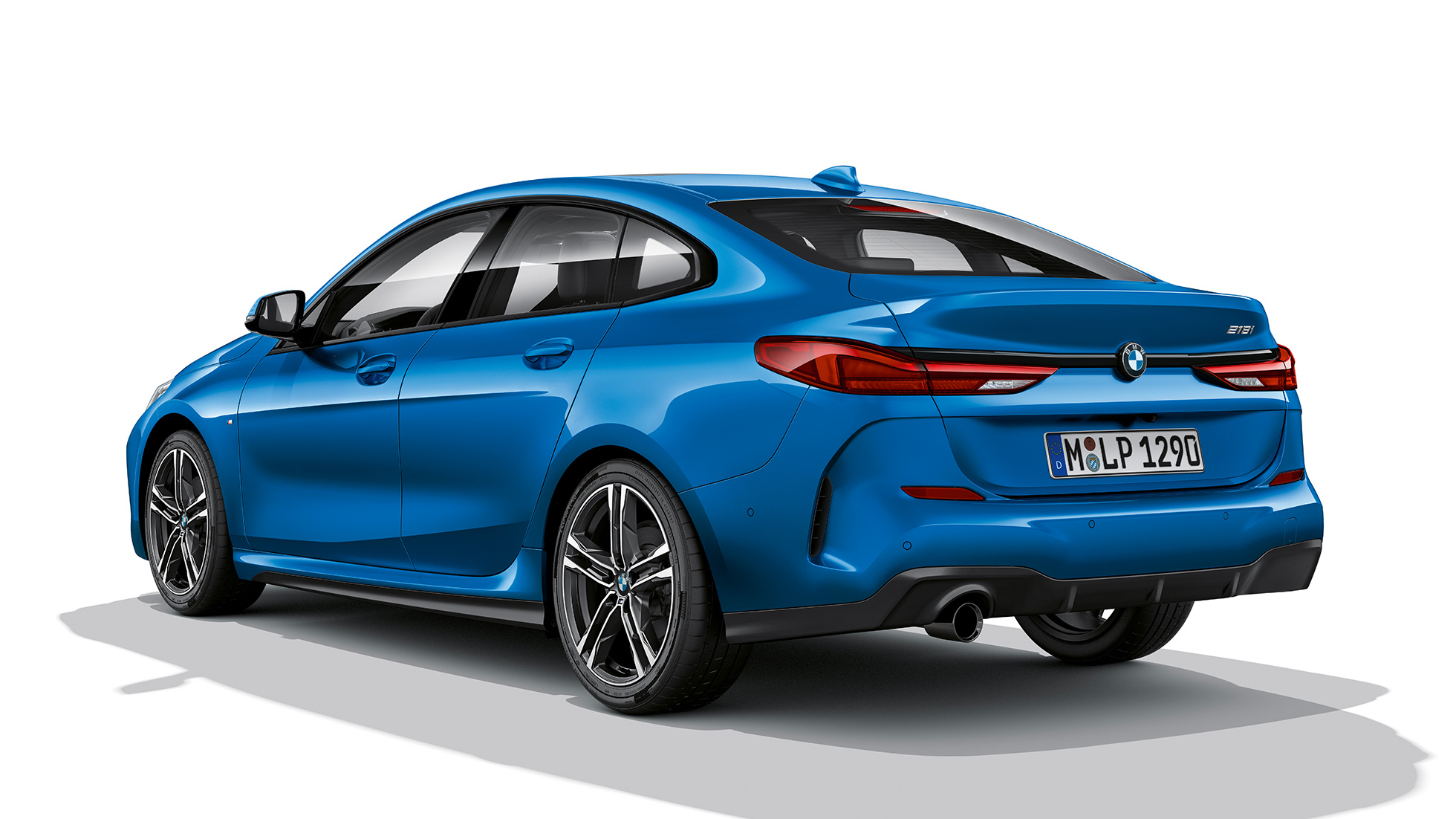 BMW Individual Shadow Line højglans BMW 2-serie Gran Coupé Model M Sport BMW Individual Shadow Line højglans BMW 2-serie Gran Coupé Model M Sport Misano Blue metallic F44 set fra siden let drejet