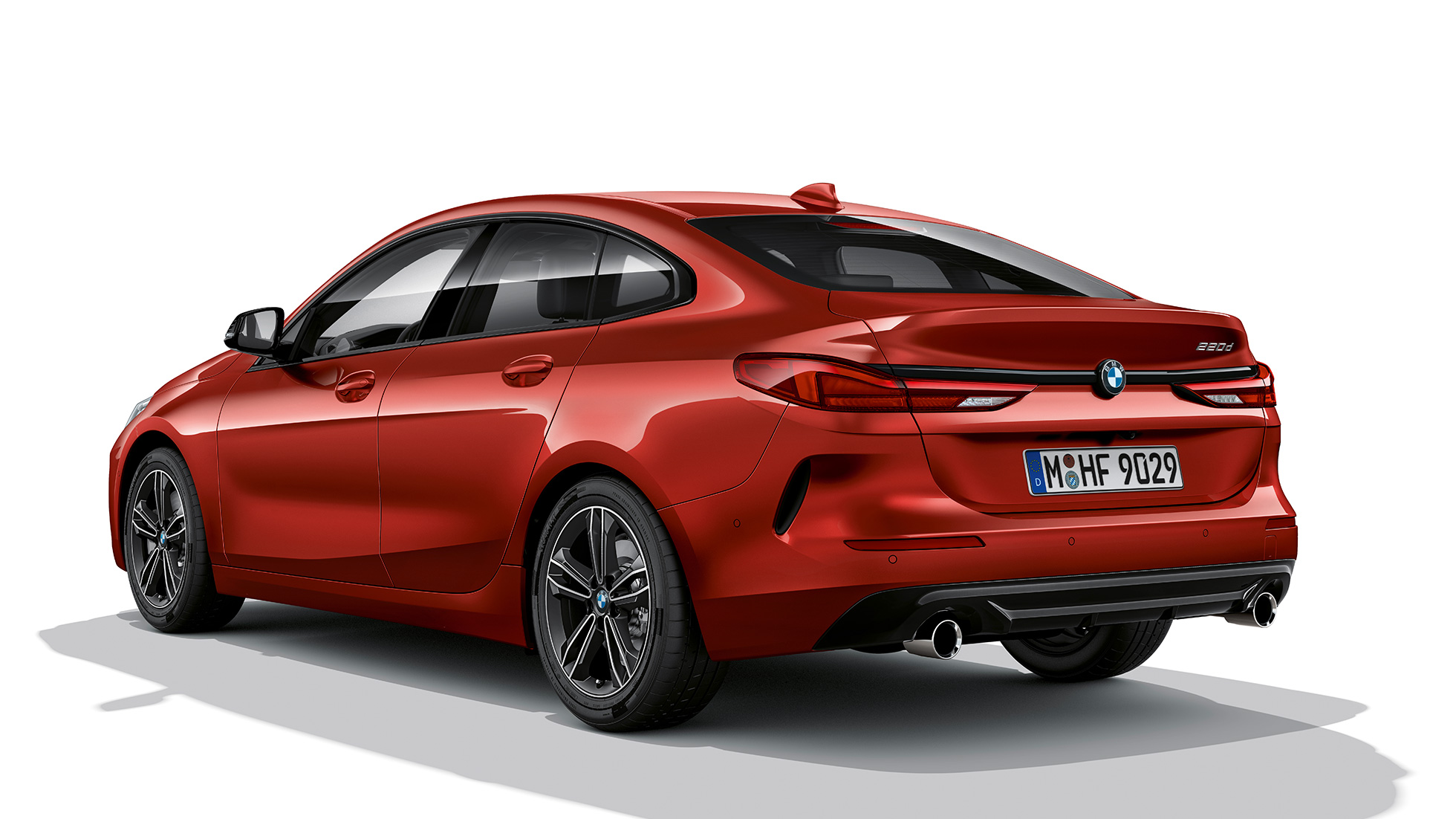 Individual Shadow Line højglans BMW 2-serie Gran Coupé Model Sport Line BMW Individual Shadow Line højglans BMW 2-serie Gran Coupé Model Sport Line Melbourne Red metallic F44 set fra bagfra let drejet