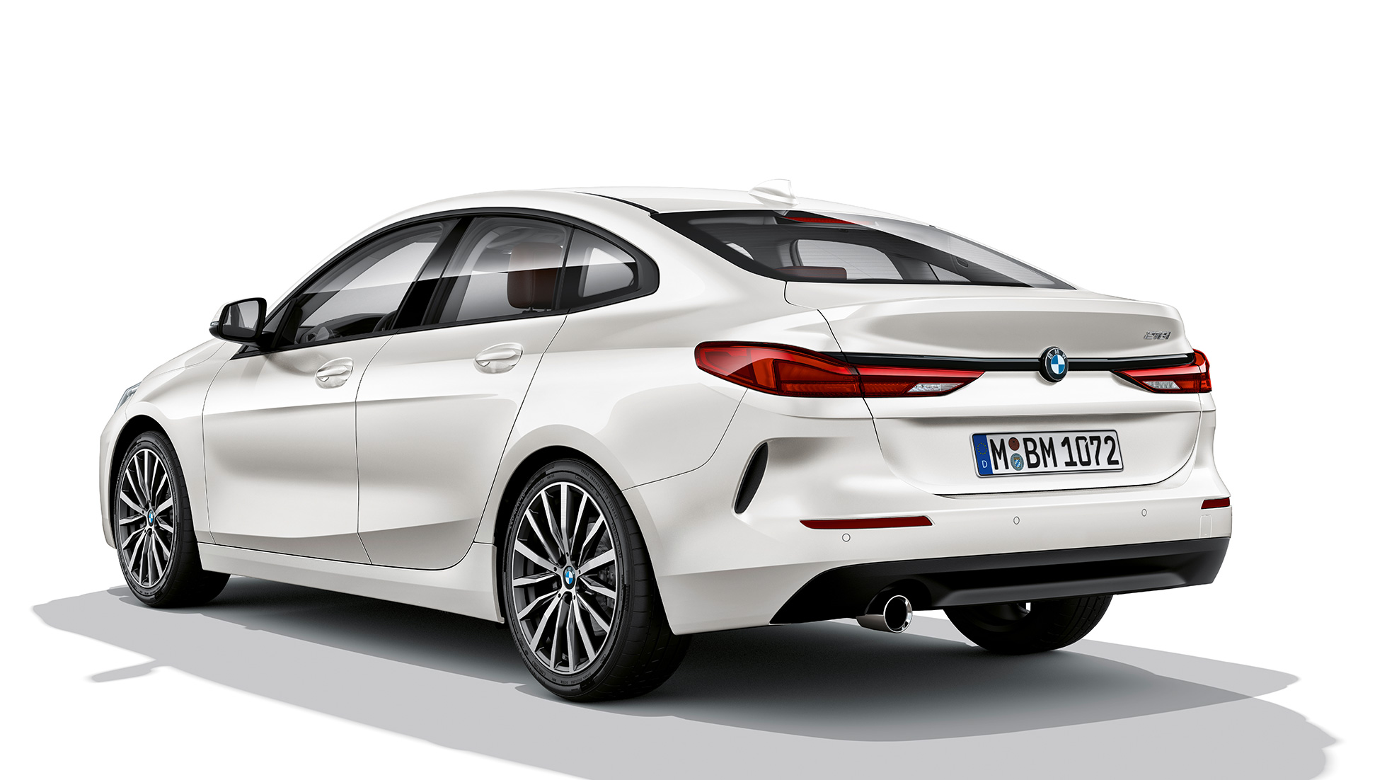Letmetalfælge BMW 2-serie Gran Coupé Advantage Letmetalfælge BMW 2-serie Gran Coupé Advantage Mineral White F44 set bagfra let drejet