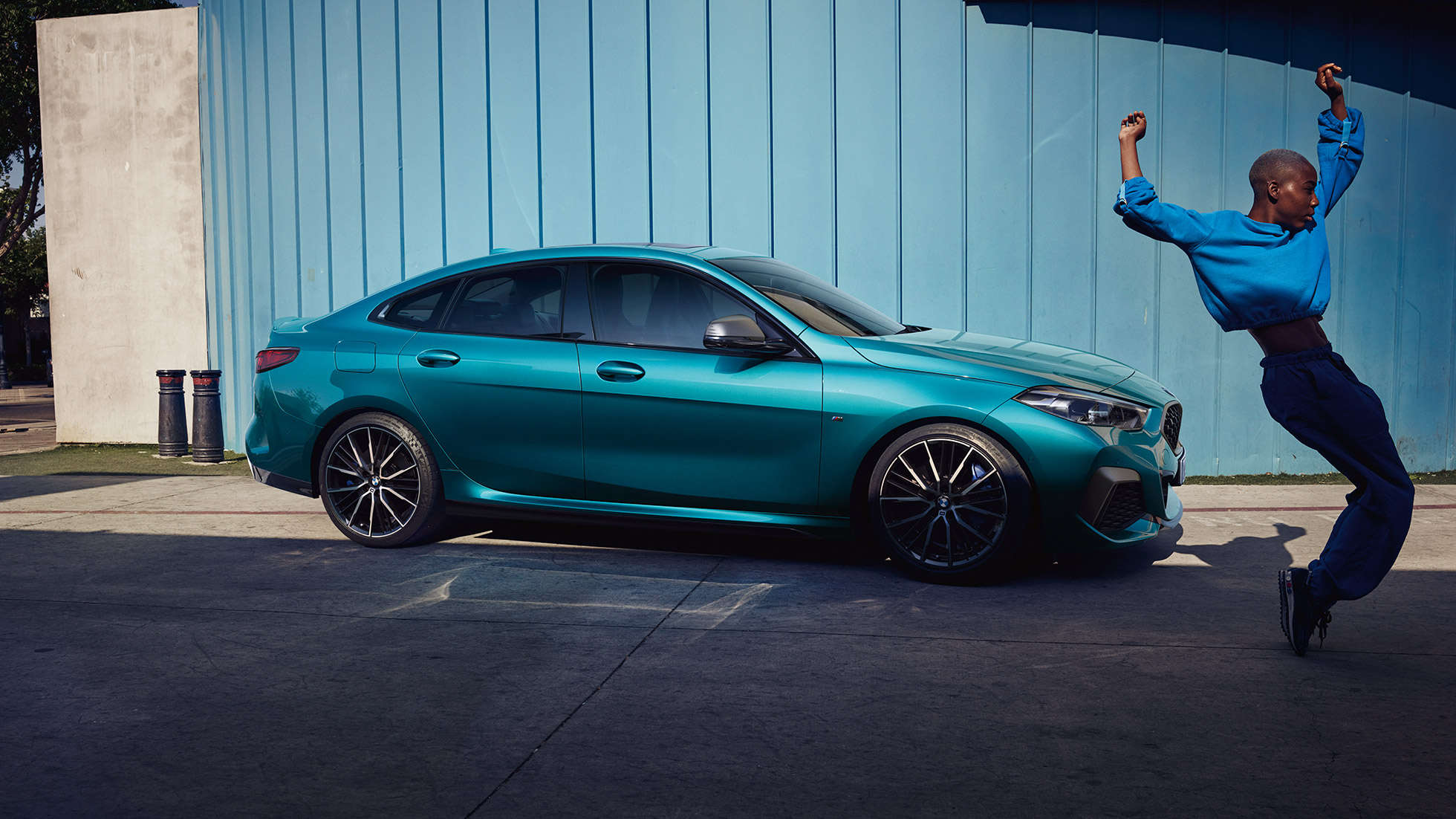 Attraktiv coupé-silhuet BMW 2-serie Gran Coupé Attraktiv coupé-silhuet BMW 2-serie Gran Coupé Snapper Rocks Blue metallic F44 set fra siden