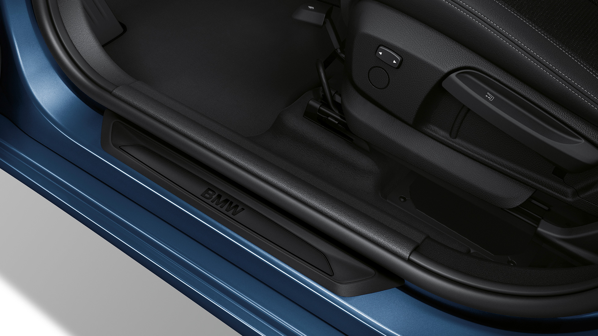 Indstigningslister BMW 2-serie Gran Tourer Advantage Indstigningslister BMW 2-serie Gran Tourer 218i Advantage F46 2018 Mediterranean Blue metallic nærbillede