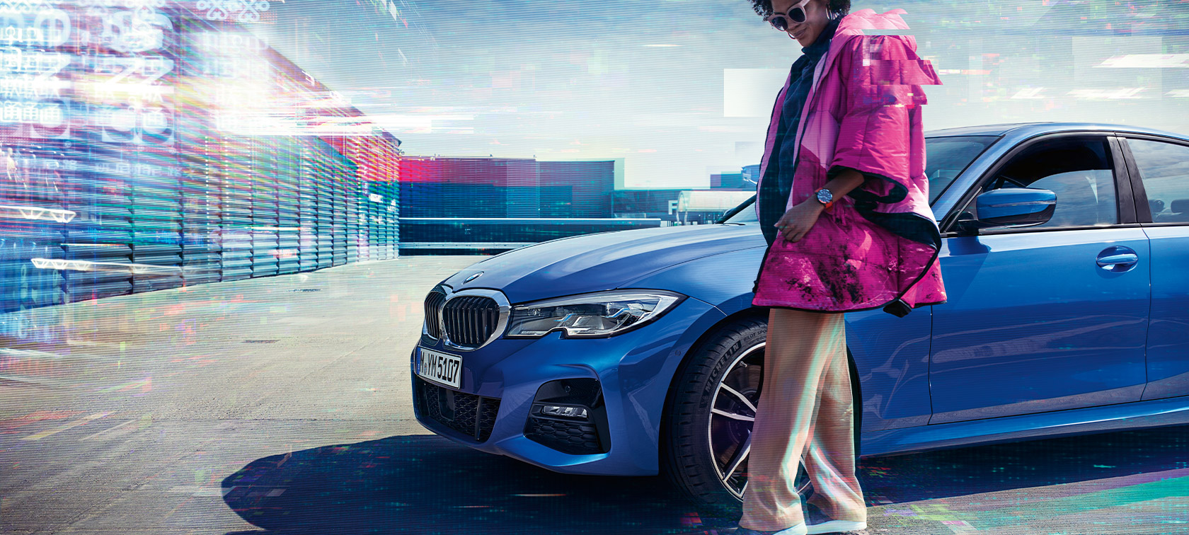 BMW 3-serie Sedan BMW 330i Sedan G20 set forfra let drejet BMW 3-serie Sedan BMW 330i Sedan G20 Portimao Blue metallic set forfra let drejet