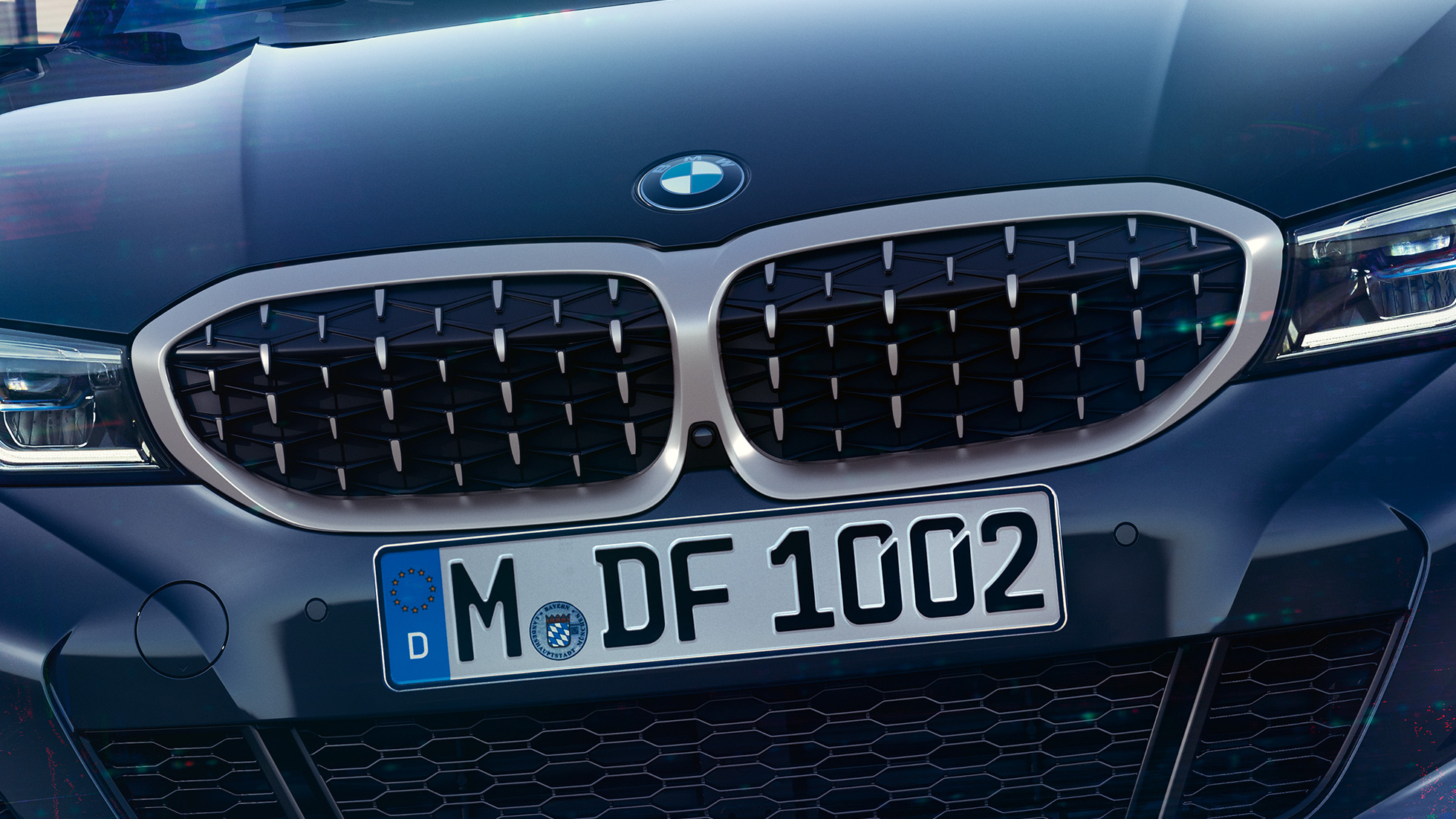 BMW 3-serie Sedan, BMW dobbeltnyre. Nærbillede forfra af BMW dobbeltnyren med det nye mesh-design på BMW 3-serie Sedan M340i xDrive.