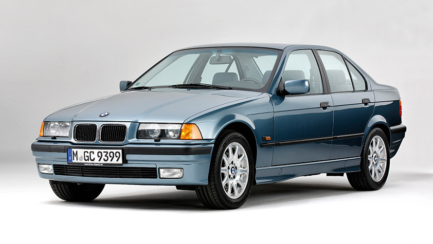 BMW 3-serie Sedan E36 tredje generation set forfra let drejet BMW 3-serien BMW 3-serie Sedan E36 tredje generation set forfra let drejet