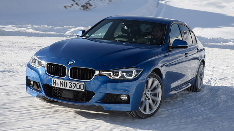 BMW 3-serie Sedan F30 sjette generation set forfra let drejet i sneen BMW 3-serien BMW 3-serie Sedan F30 sjette generation set forfra let drejet i sneen