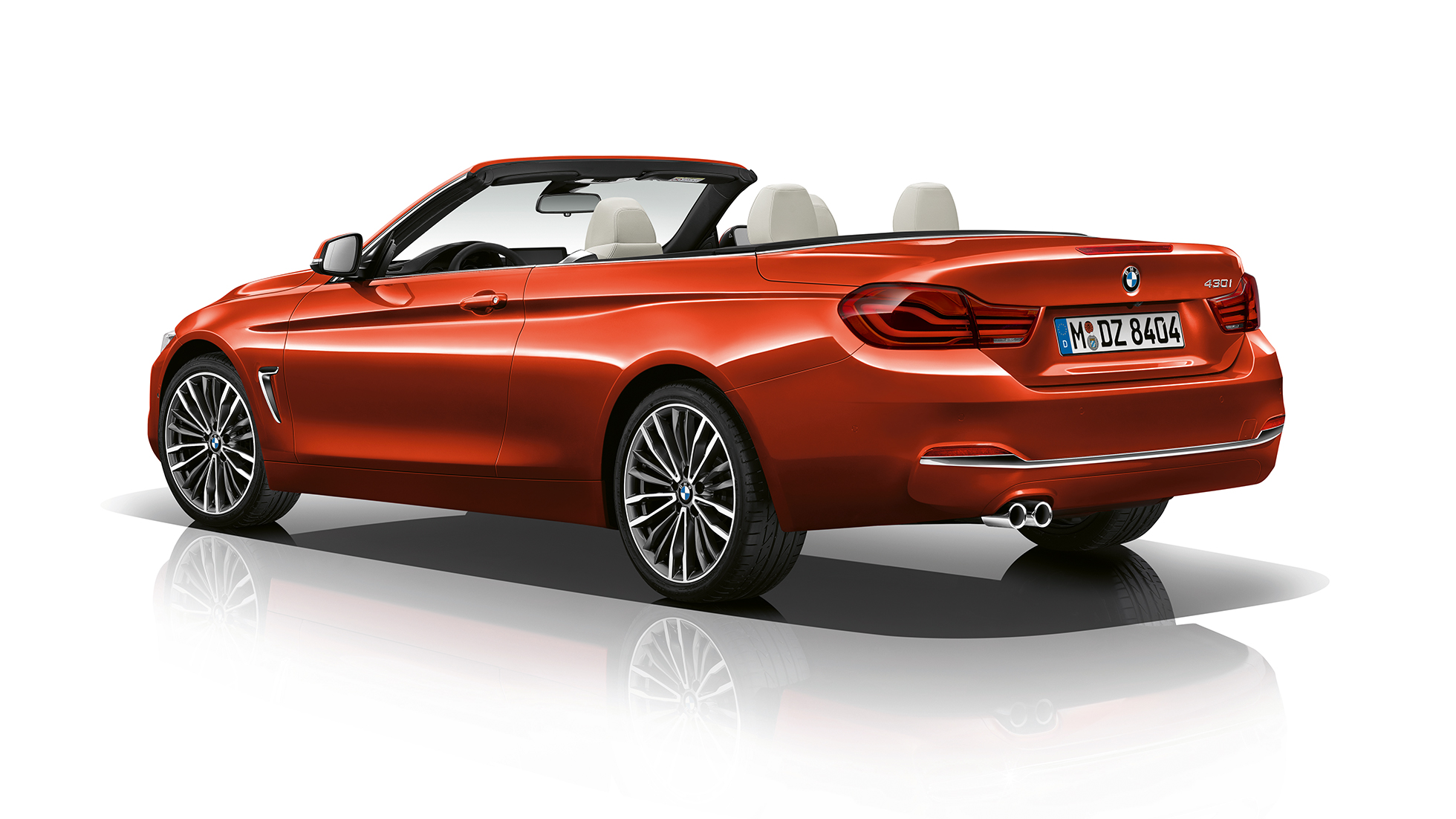BMW 4-serie Cabriolet, Model Luxury Line, trekvartbillede bagfra BMW 4-serie Cabriolet, Model Luxury Line, trekvartbillede bagfra