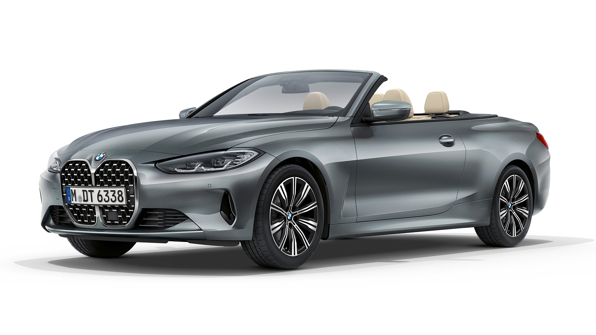 BMW 4-serie Cabriolet standardkonfiguration G23 2020 set forfra let drejet BMW 4-serie Cabriolet G23 2020 standardkonfiguration Sanremo Green metallic set forfra let drejet