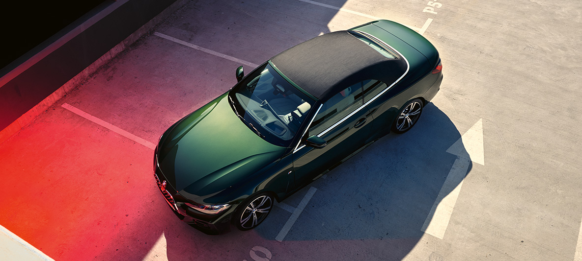 Softtop stofkaleche BMW 4-serie Cabriolet G23 2020 Softtop stofkaleche BMW 4-serie Cabriolet G23 2020 Sanremo Green metallic set i fugleperspektiv
