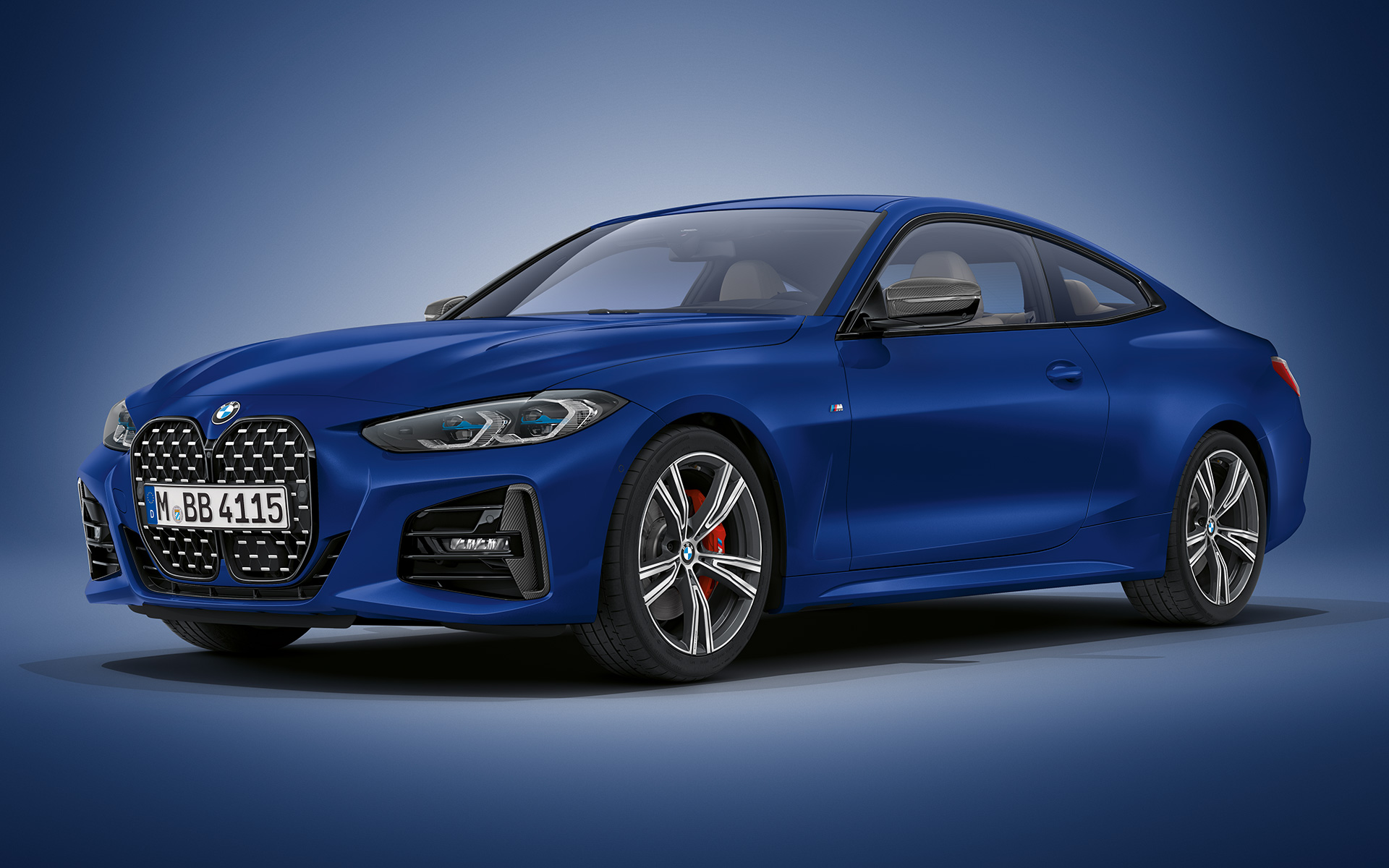 BMW Individual Frozen Portimao Blue metallic BMW 4-serie Coupé G22 2020 BMW 4-serie Coupé Individual Frozen Portimao Blue metallic G22 2020 set forfra let drejet holdende