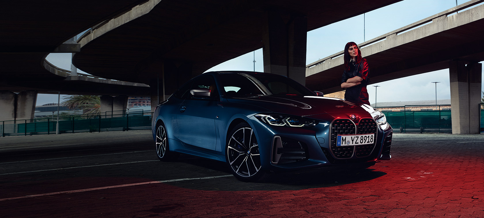 BMW 4-serie Coupé G22 2020 set forfra let drejet med model