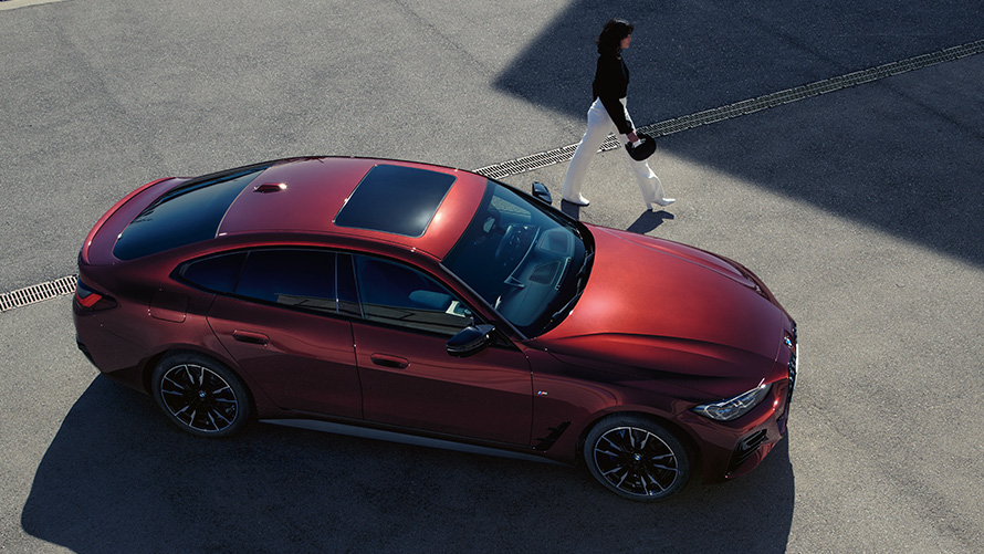 BMW 4-serie Gran Coupé G26 BMW Individual Aventurin Red metallic fugleperspektiv BMW 4-serie Gran Coupé G26 BMW Individual Aventurin Red metallic fugleperspektiv