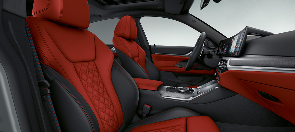 Læderpakke 'Merino' i Fiona Red/sort BMW 4-serie Gran Coupé G26 2021 kabine BMW Individual udvidet læderpakke 'Merino' i Fiona Red/sort BMW 4-serie Gran Coupé G26 2021 kabine cockpit