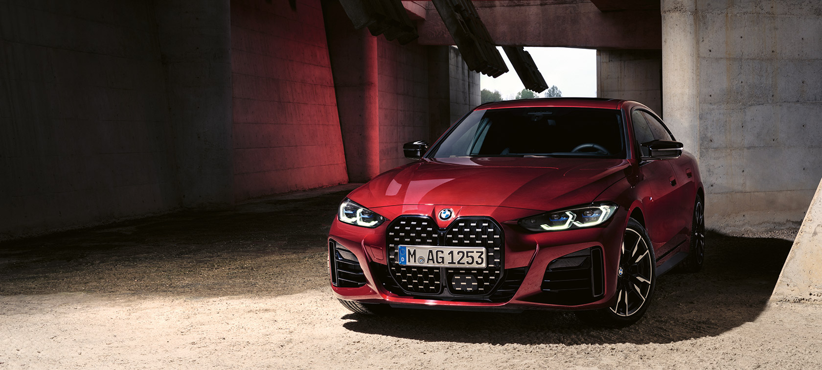 BMW 4-serie Gran Coupé G26 2021 BMW Individual Aventurin Red metallic set forfra let drejet