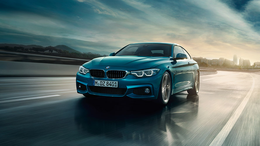 BMW 4-serie Coupé F32 set forfra let drejet på vejen BMW 4-serien BMW 4-serie Coupé F32 første generation set forfra let drejet på vejen