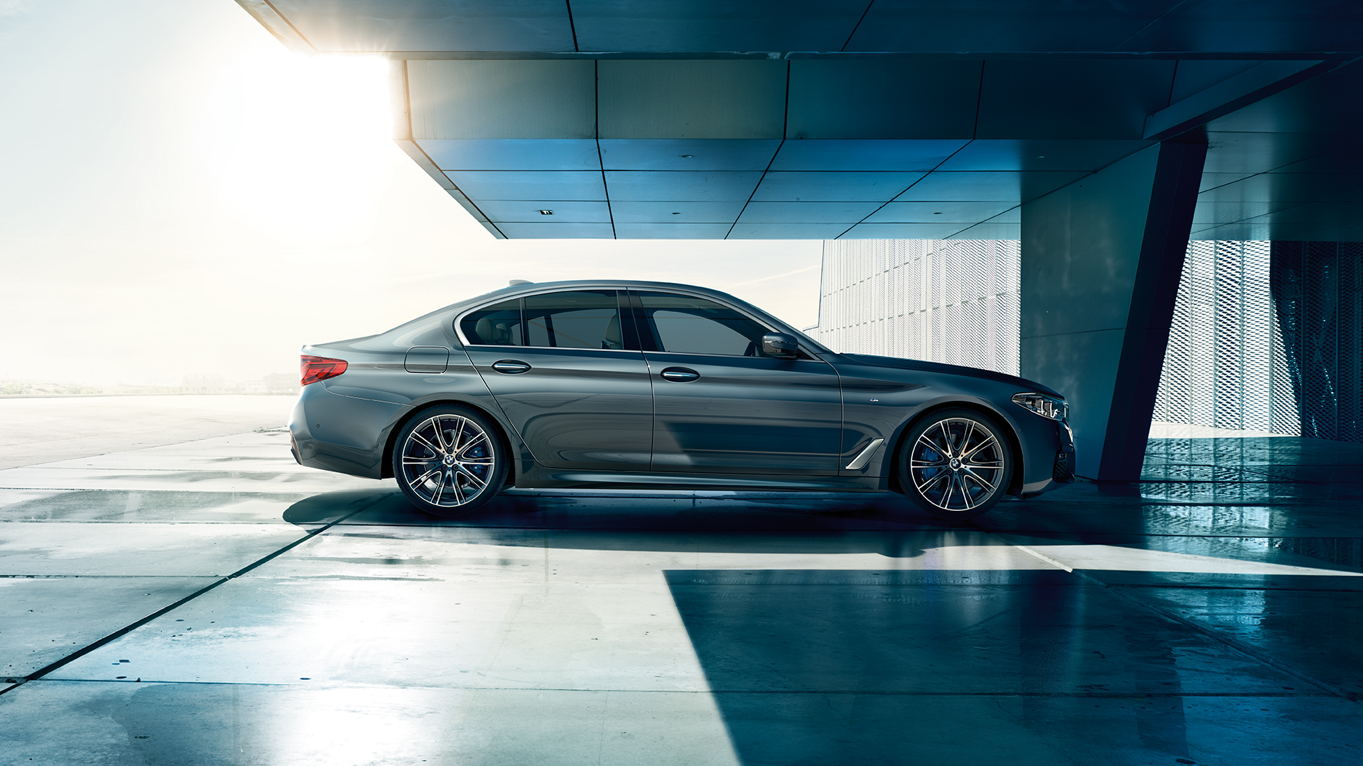 Design BMW 5-serie Sedan set fra siden BMW 5-serie Sedan 540i Sedan G30 Bluestone Metallic set fra siden