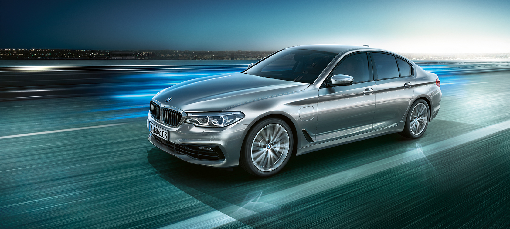 BMW 530e Sedan BMW 530e Sedan bmw 5-serie plug-in-hybrid Sedan Glacier Silver Metallic set forfra let drejet