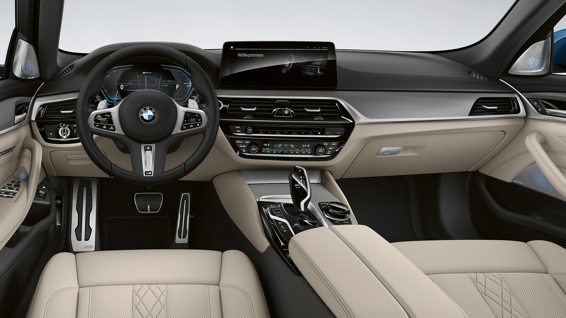 Cockpit BMW 5-serie Sedan Plug-in-hybrid G30 M Sportspakke Cockpit BMW 5-serie Sedan 520d xDrive G30 2020 M Sportspakke sort læder "Dakota" med blå kontrastsyninger kabine