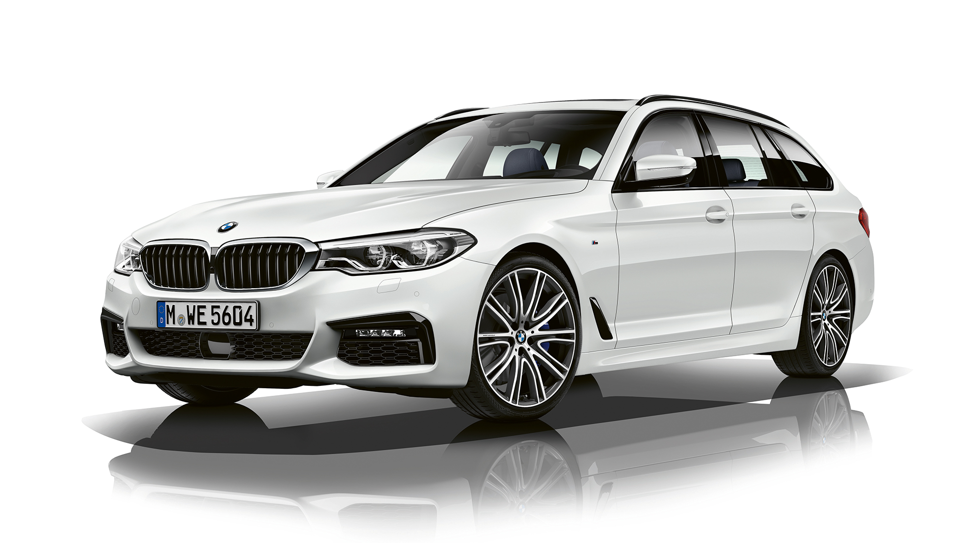 M Sportspakke set forfra let drejet BMW 5-serie Touring M Sportspakke BMW 5-serie Touring 530d xDrive Touring G31 Alpine White set forfra let drejet