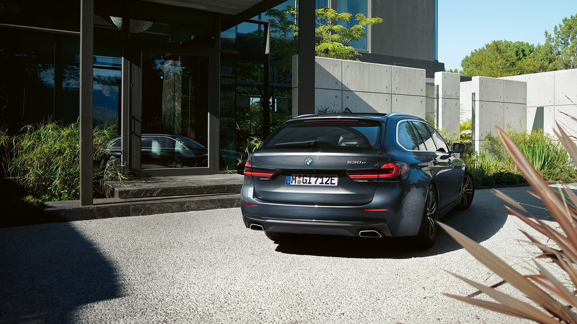Bagkofanger og udstødningsrør i sporty design BMW 5-serie Touring G31 Bagkofanger og udstødningsrør i sporty design BMW 5-serie Touring G31 Facelift 2020 Sophisto Grey nærbillede af bagende