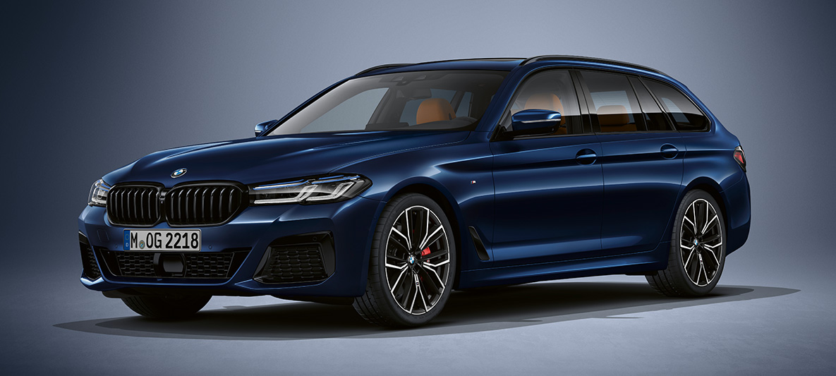 Individual lakering BMW 5-serie Touring G31 BMW 5-serie Touring Individual G31 Facelift 2020 parkeret set forfra let drejet