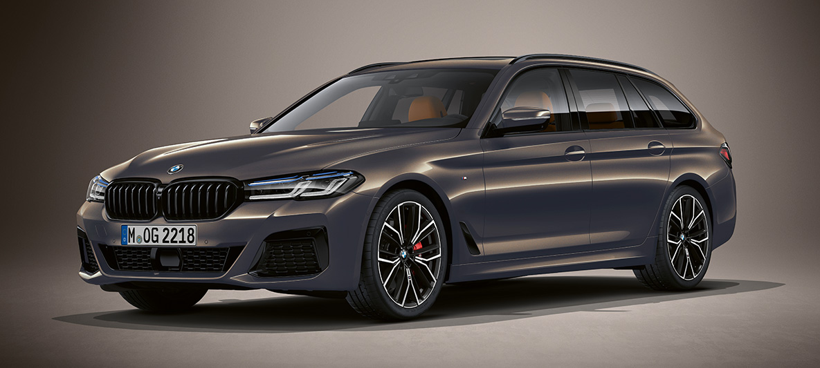 Individual lakering BMW 5-serie Touring G31 BMW 5-serie Touring Individual G31 Facelift 2020 parkeret set forfra let drejet
