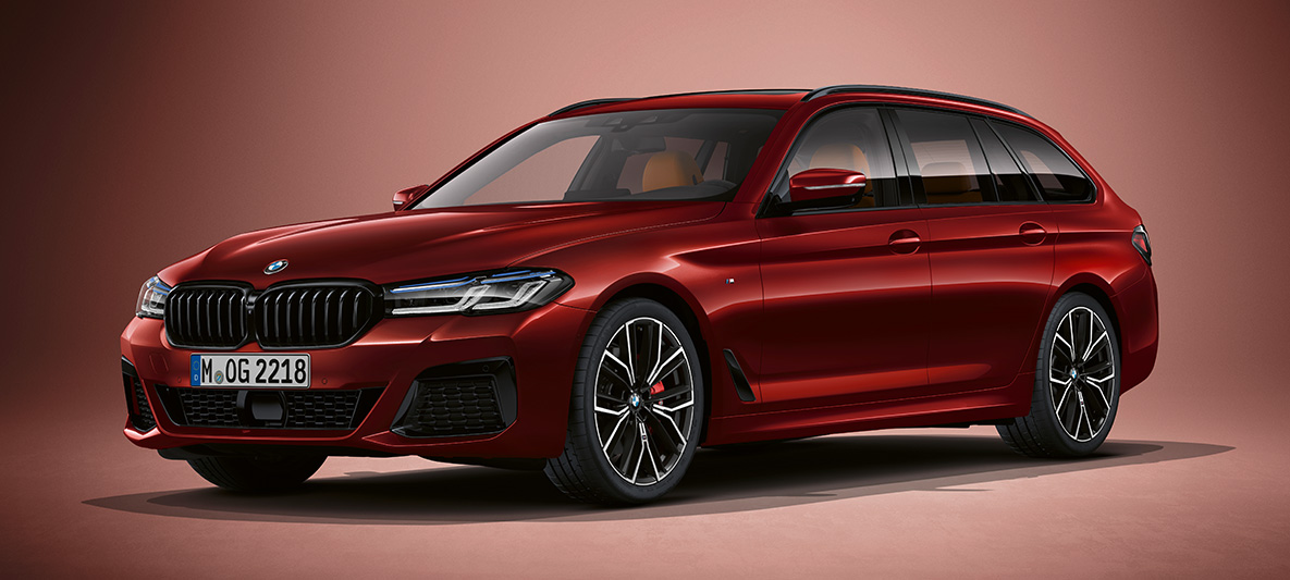 Individual lakering BMW 5-serie Touring G31 BMW 5-serie Touring Individual G31 Facelift 2020 parkeret set forfra let drejet