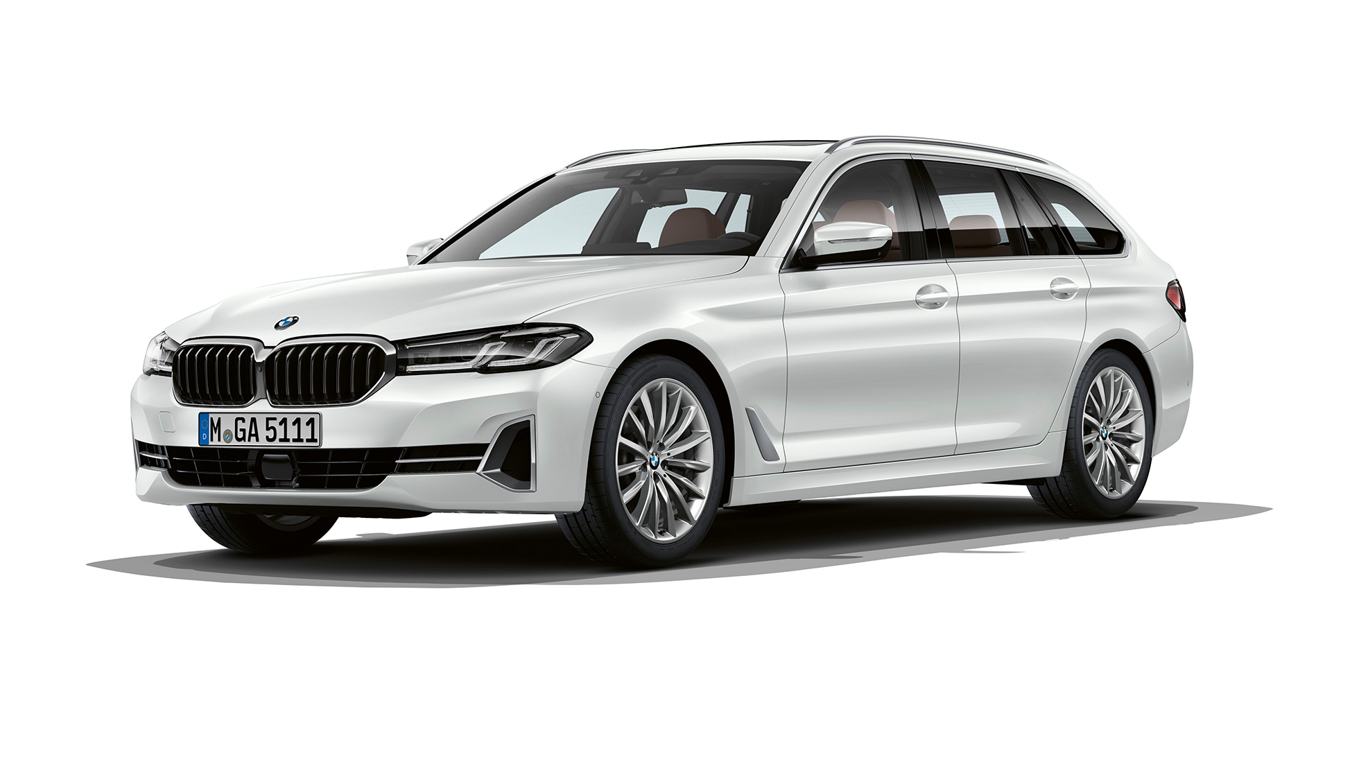 BMW 5-serie Touring G31 Luxury Line front BMW 5-serie Touring 530i G31 2020 Luxury Line Mineral White set forfra let drejet