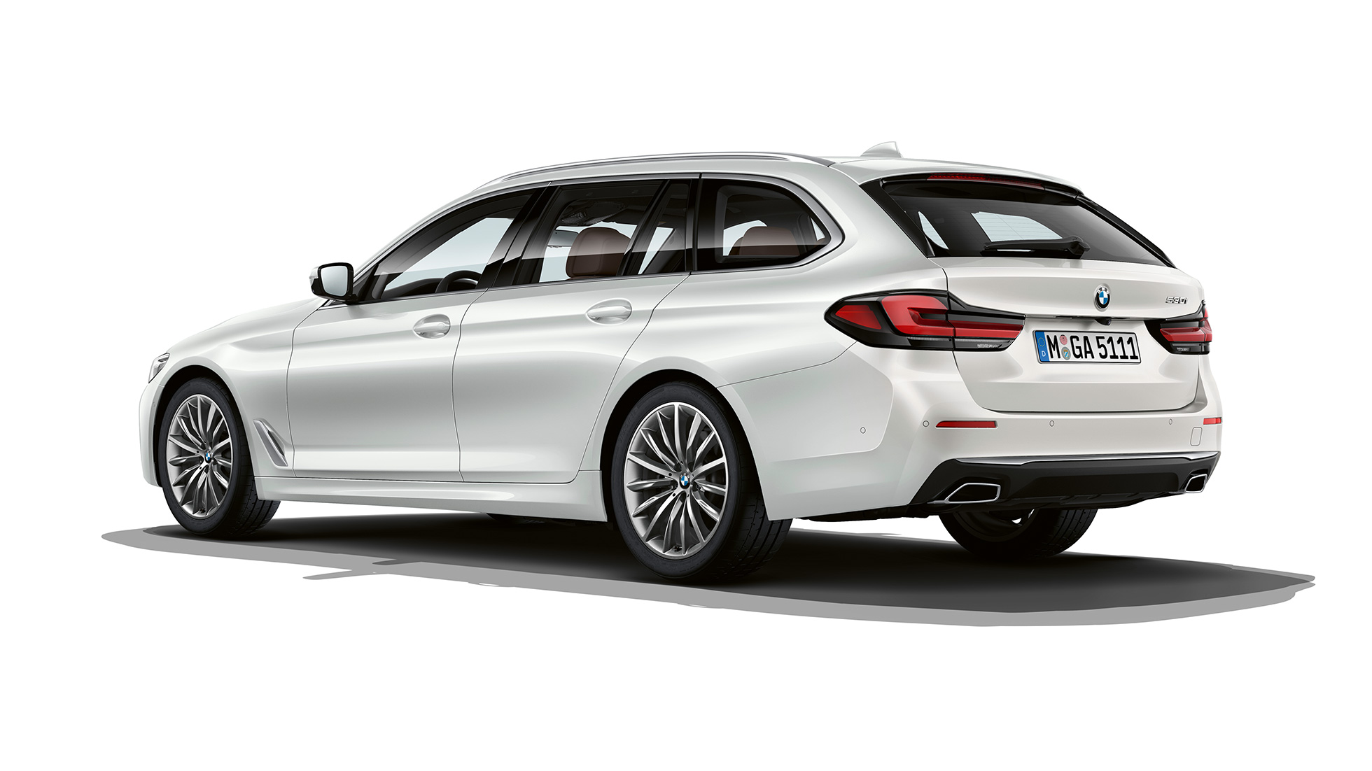 BMW 5-serie Touring G31 Luxury Line bagende BMW 5-serie Touring 530i G31 2020 Luxury Line Mineral White set bagfra let drejet