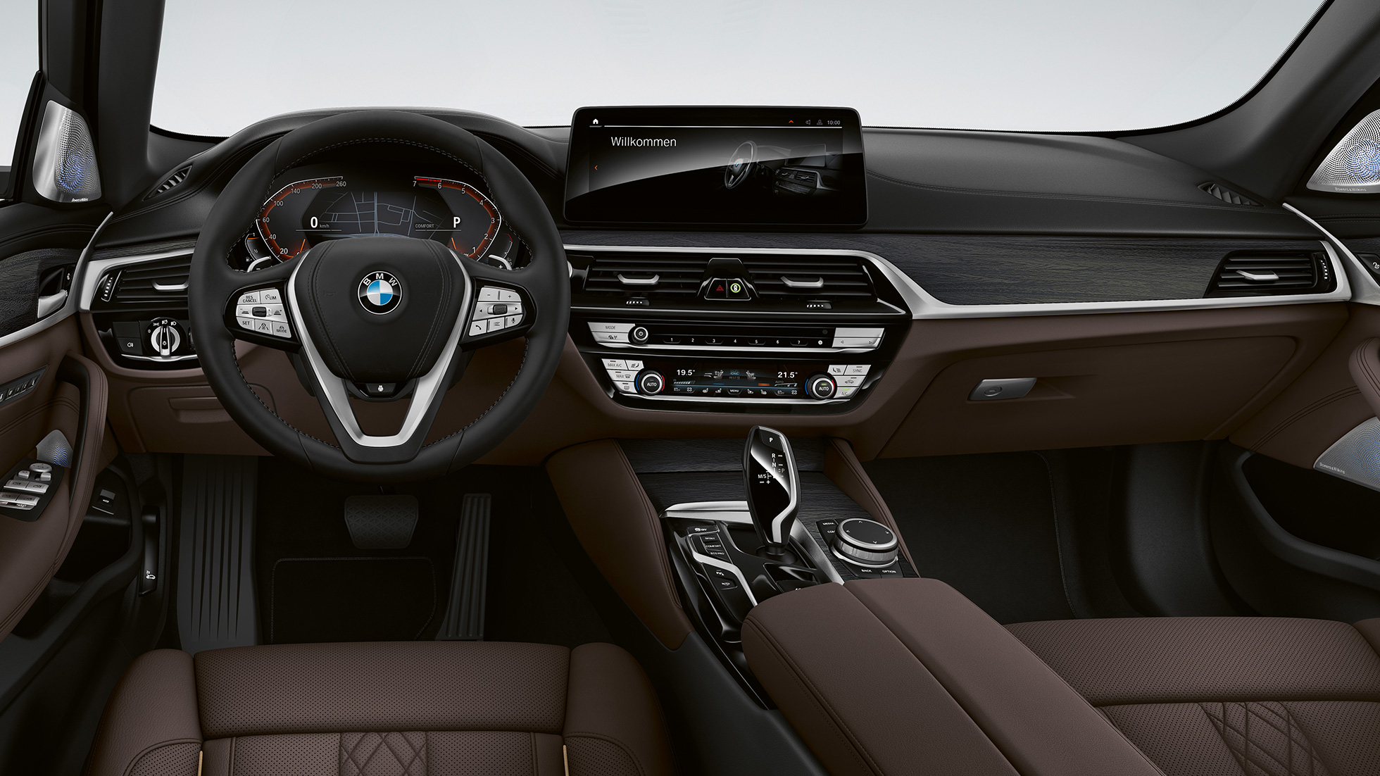 Cockpit BMW 5-serie Touring G31 Luxury Line Cockpit BMW 5-serie Touring 530i G31 2020 Luxury Line eksklusivt læder "Nappa" mokka, fremhævede syninger med kanter i kontrast kabine