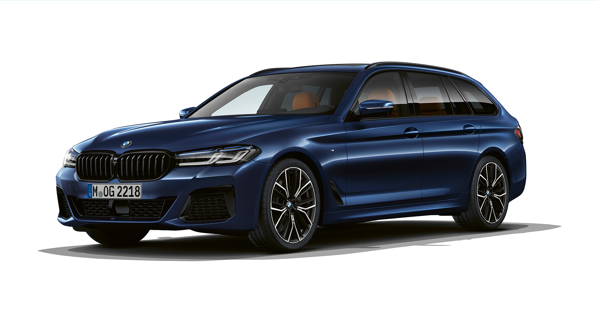 BMW 5-serie Touring G31 M Sportspakke front BMW 5-serie Touring 530e G31 2020 M Sportspakke i Tansanit Blue II metallic set forfra let drejet
