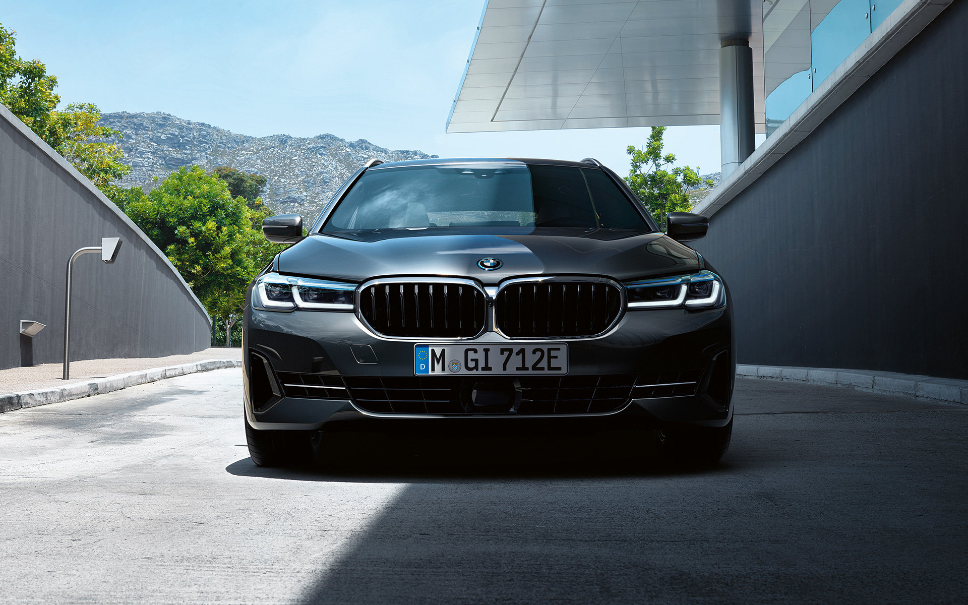 BMW nyre og frontspoiler BMW 5-serie Touring G31 LCI BMW nyre og frontspoiler BMW 5-serie Touring G31 Facelift 2020 Sophisto Grey front