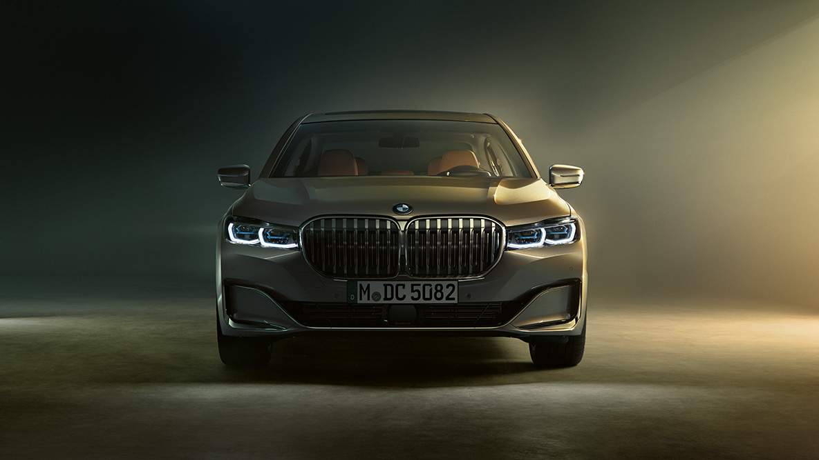 BMW 7-serie Sedan, set forfra BMW 7-serie Sedan Set forfra i dæmpet belysning