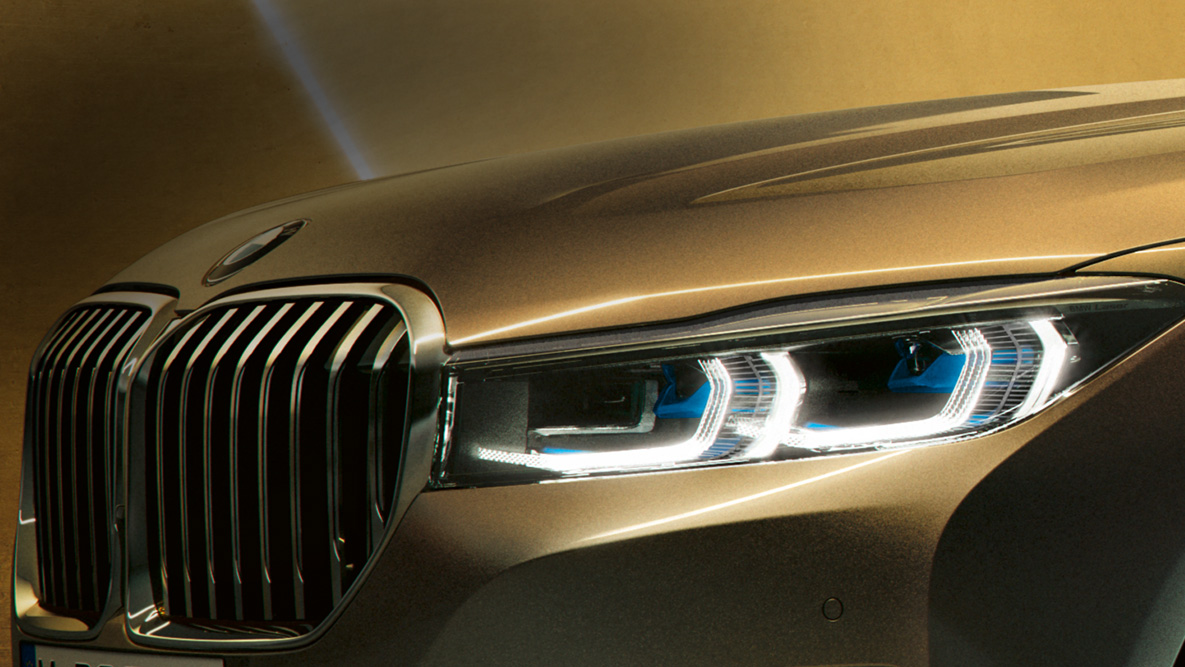BMW 7-serie Sedan, laserlys BMW 7-serie Sedan: Nærbillede af laserlys med blå-hvide stråler