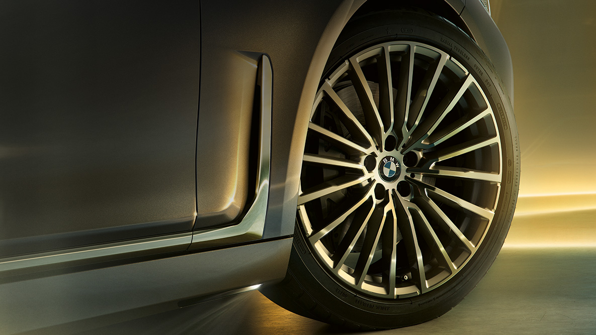 BMW 7-serie Sedan, fælg med multieger BMW 7-serie Sedan: Nærbillede af fælg med multieger
