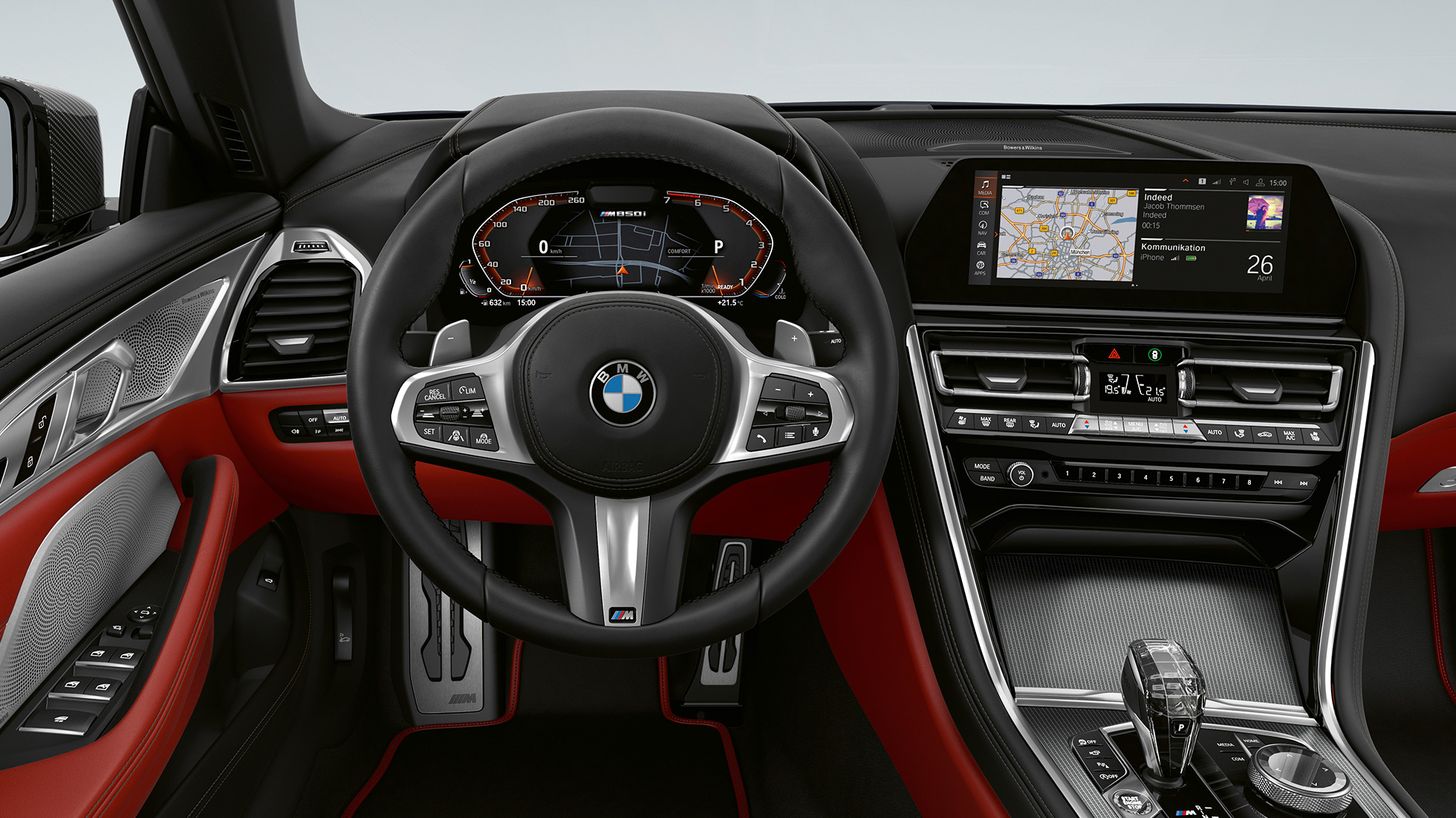 BMW M850i xDrive, Carbon Black Metallic, cockpit med M læderrat.